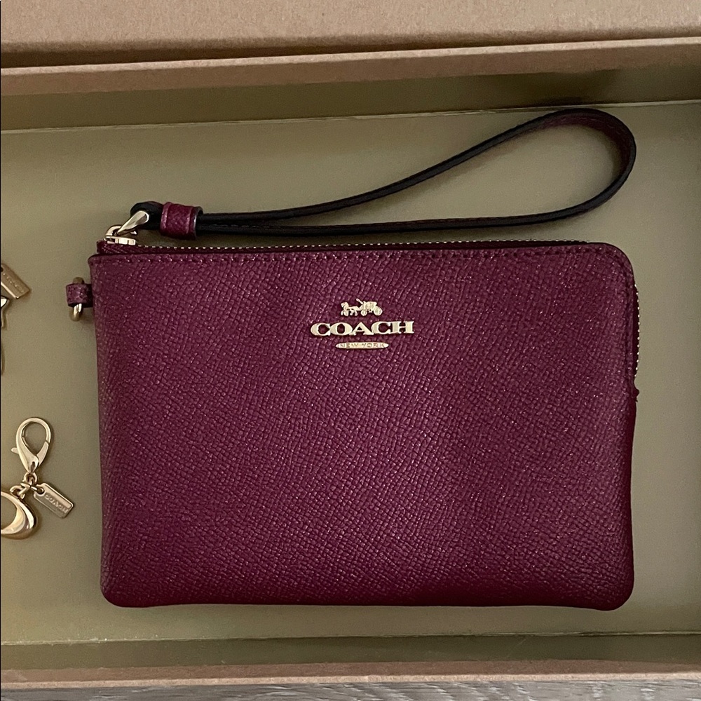 -RARE- New Coach Dark Black Cherry Glitter Wristlet with Charm Gift Set - Picture 4 of 8